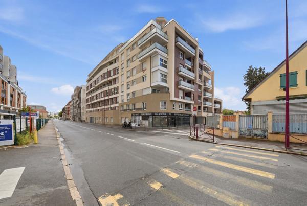 Appartement
         3 pièces
        - 53 m² 239 000 € *