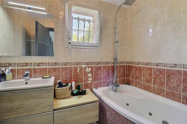 Maison plain pied avec piscine 31780 Castelginest