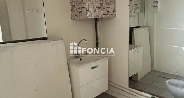 Location Local commercial 1 pièce 28.25 m² - Melun 77000