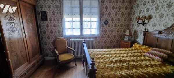 LA GUERCHE DE BGNE - Plein-centre : Pavillon sur sous-sol avec terrain