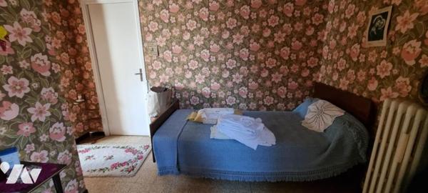 LA GUERCHE DE BGNE - Plein-centre : Pavillon sur sous-sol avec terrain