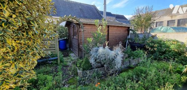 LA GUERCHE DE BGNE - Plein-centre : Pavillon sur sous-sol avec terrain