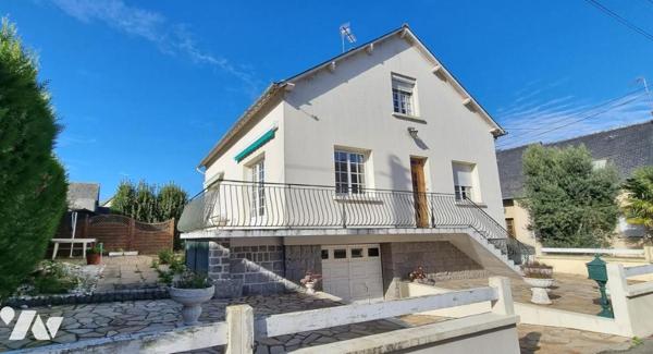 LA GUERCHE DE BGNE - Plein-centre : Pavillon sur sous-sol avec terrain