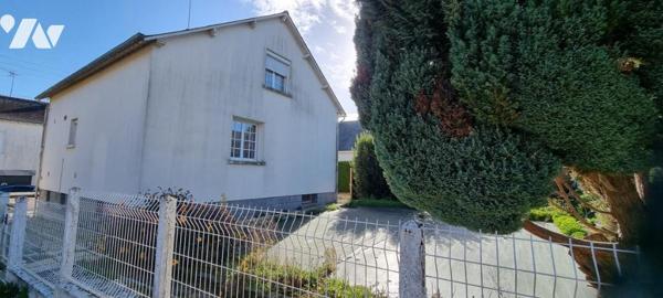 LA GUERCHE DE BGNE - Plein-centre : Pavillon sur sous-sol avec terrain