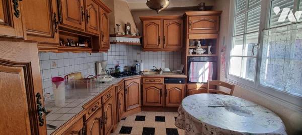 LA GUERCHE DE BGNE - Plein-centre : Pavillon sur sous-sol avec terrain