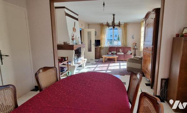 LA GUERCHE DE BGNE - Plein-centre : Pavillon sur sous-sol avec terrain