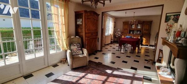 LA GUERCHE DE BGNE - Plein-centre : Pavillon sur sous-sol avec terrain