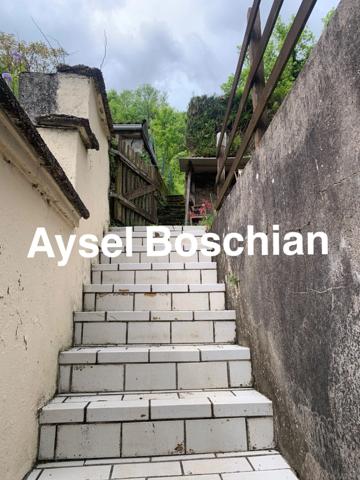MAISON 4 CHAMBRES-132M2- PROCHE ECOLES - TERRAIN