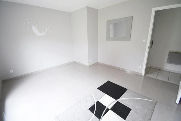 TRES BELLE MAISON PLAIN PIED - TERRAIN 6 ARES