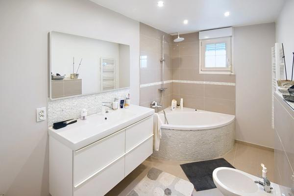 TRES BELLE MAISON PLAIN PIED - TERRAIN 6 ARES