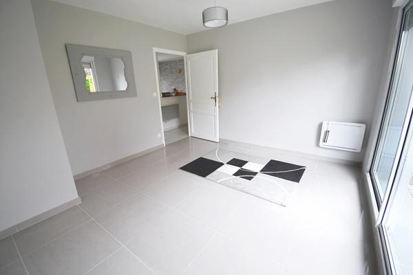 TRES BELLE MAISON PLAIN PIED - TERRAIN 6 ARES