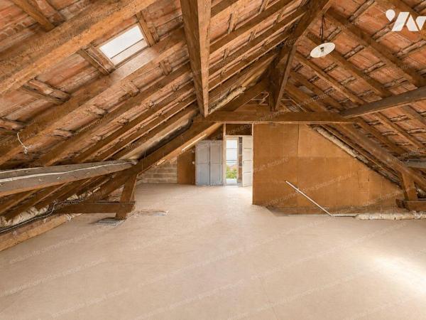 Maison individuelle plein pied 
Comprenant 2 chambres, grand séjour, cuisine, salle de bain et...