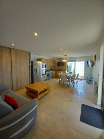 TOUTES CHARGES INCLUS T3 MEUBLE CLIMATISE ET JARDIN
