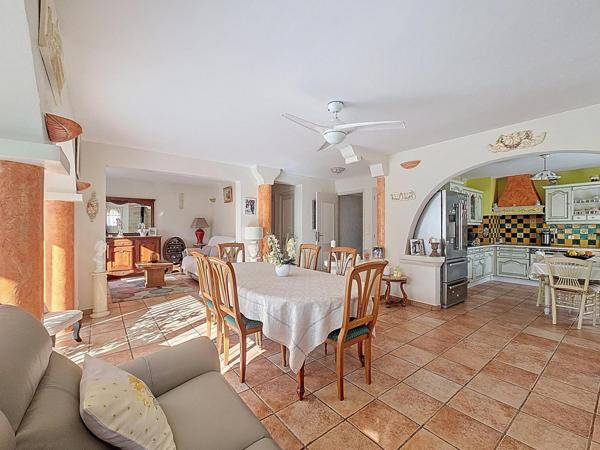 Maison familiale 7 pièces - 182 m² - 2730 m² de terrain arboré