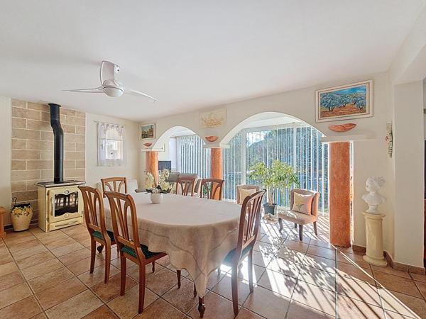 Maison familiale 7 pièces - 182 m² - 2730 m² de terrain arboré