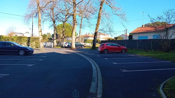 Studio avec cave et parking à proximité immédiate de l'Océan