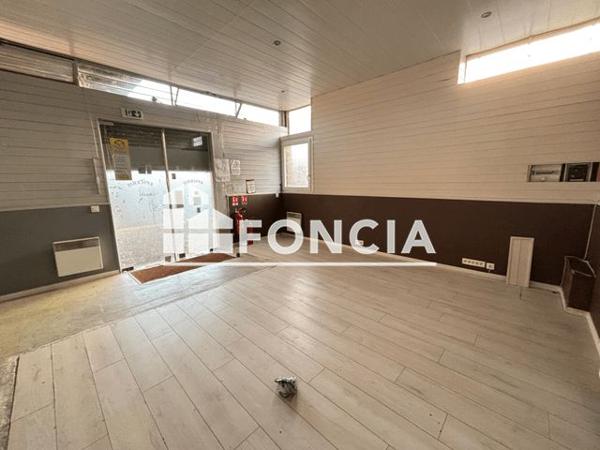 Location Local commercial 1 pièce 30 m² - CTRE CIAL DE LA CROIX VERTE 1 Saint Germain Les Corbei 91250