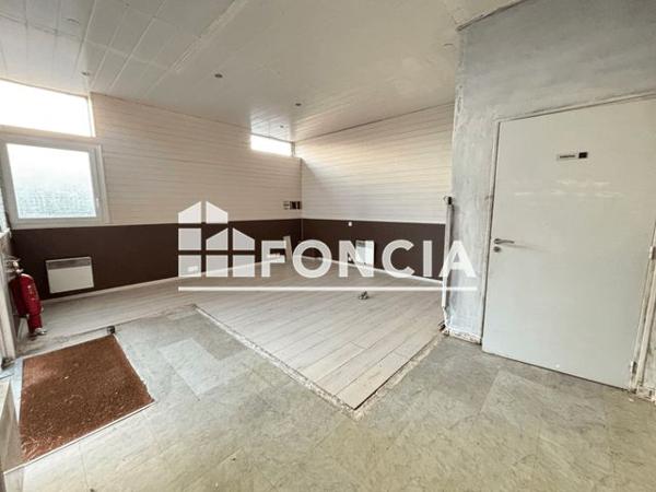 Location Local commercial 1 pièce 30 m² - CTRE CIAL DE LA CROIX VERTE 1 Saint Germain Les Corbei 91250