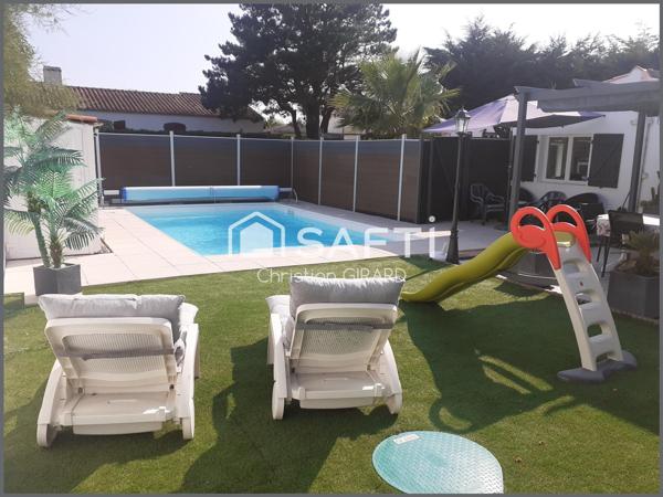 A Noirmoutier en l 'ile, en zone blanche, maison en pierres avec studio, pour une surface habitable de 127 m2, avec une piscine dans une propriété de 1041 m2.