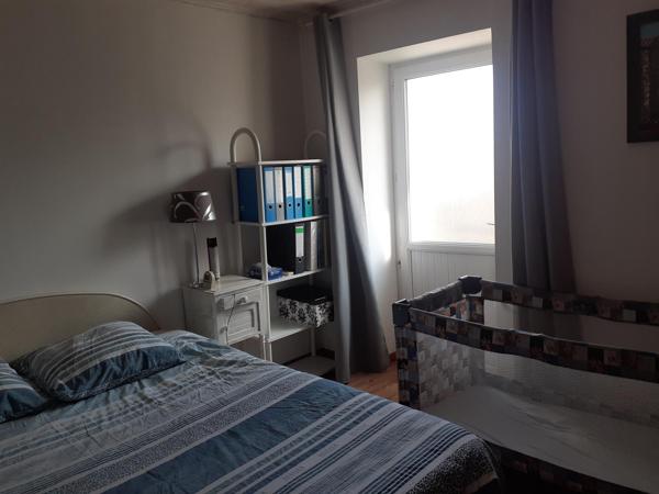 A Noirmoutier en l 'ile, en zone blanche, maison en pierres avec studio, pour une surface habitable de 127 m2, avec une piscine dans une propriété de 1041 m2.