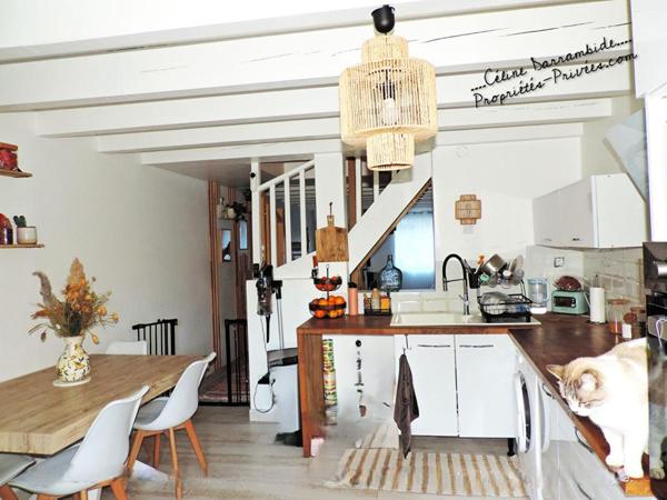 Maison de ville avec joli terrain