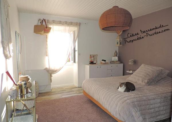 Maison de ville avec joli terrain