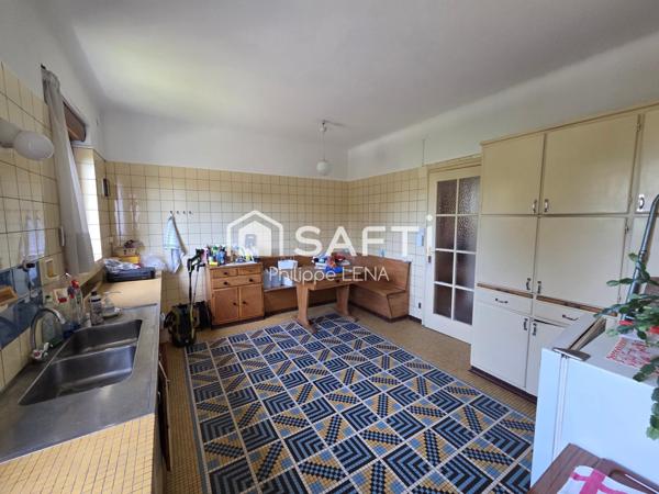 Grande Maison à rénover, terrain de 10,5 ares.