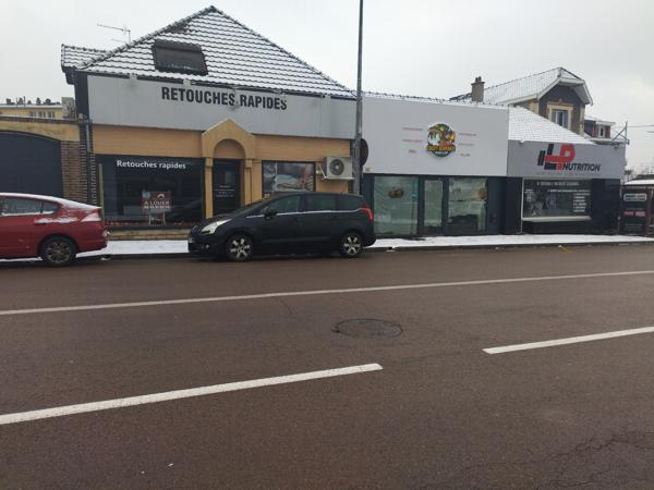 local commercial st julien les villas