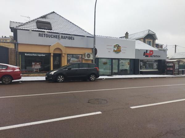 local commercial st julien les villas