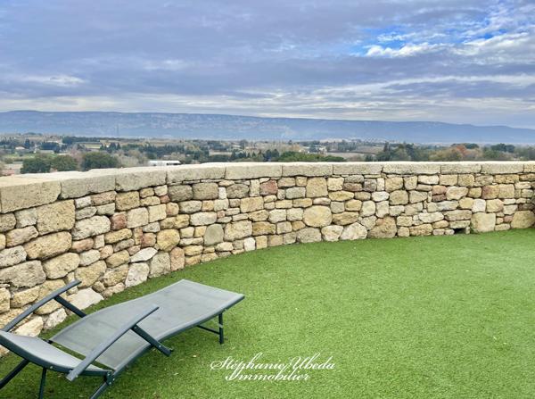 Alleins (13980) SPLENDIDE BATISSE DU 16EME DANS LES REMPARTS DU VIEUX VILLAGE