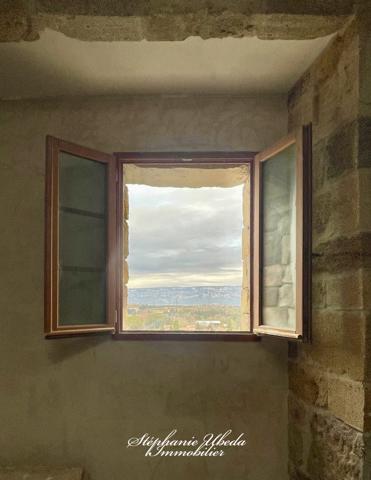 Alleins (13980) SPLENDIDE BATISSE DU 16EME DANS LES REMPARTS DU VIEUX VILLAGE