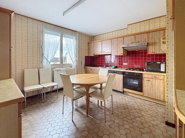 Rare sur le secteur : grande maison proche Canal, 6 chambres, garage