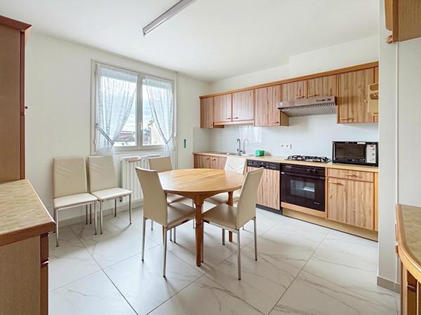 Rare sur le secteur : grande maison proche Canal, 6 chambres, garage