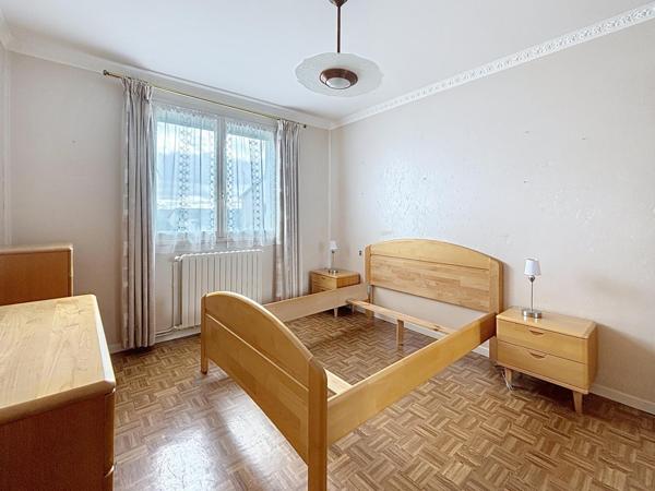 Rare sur le secteur : grande maison proche Canal, 6 chambres, garage