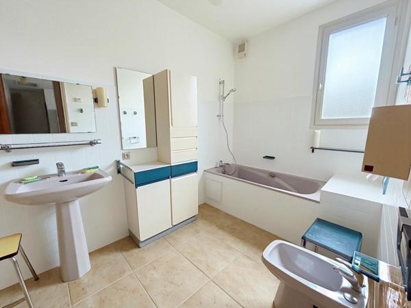 Rare sur le secteur : grande maison proche Canal, 6 chambres, garage