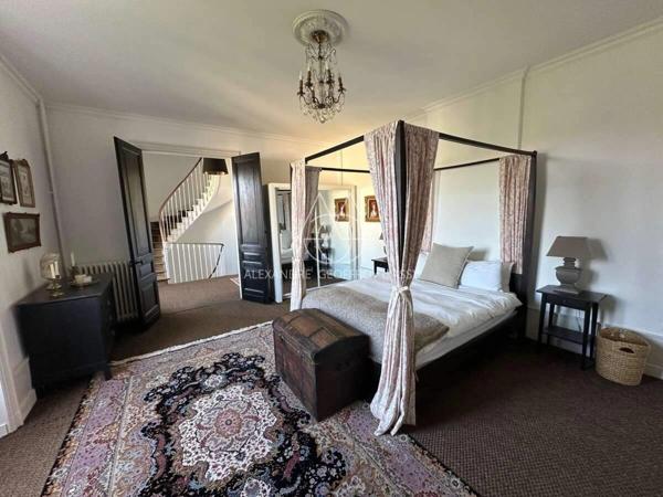 Maison à vendre 11 pièces  a 305 min de Limoges. Venez avec votre brosse à dents...