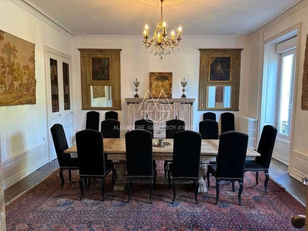 Maison à vendre 11 pièces  a 305 min de Limoges. Venez avec votre brosse à dents...