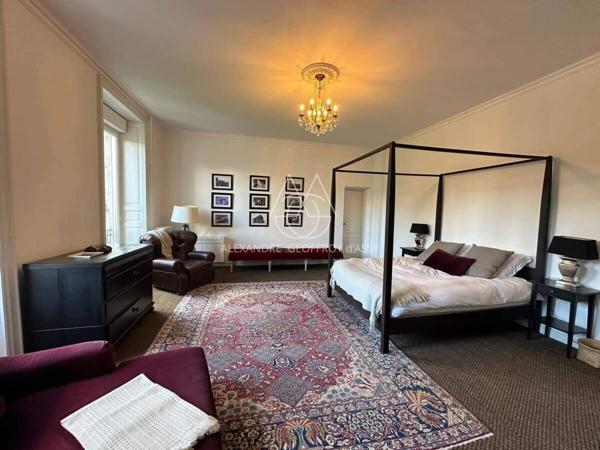 Maison à vendre 11 pièces  a 305 min de Limoges. Venez avec votre brosse à dents...