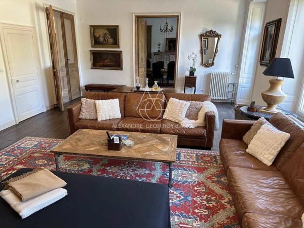 Maison à vendre 11 pièces  a 305 min de Limoges. Venez avec votre brosse à dents...