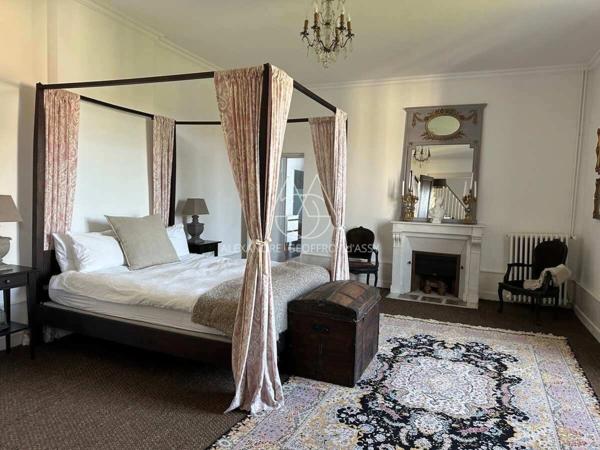 Maison à vendre 11 pièces  a 305 min de Limoges. Venez avec votre brosse à dents...