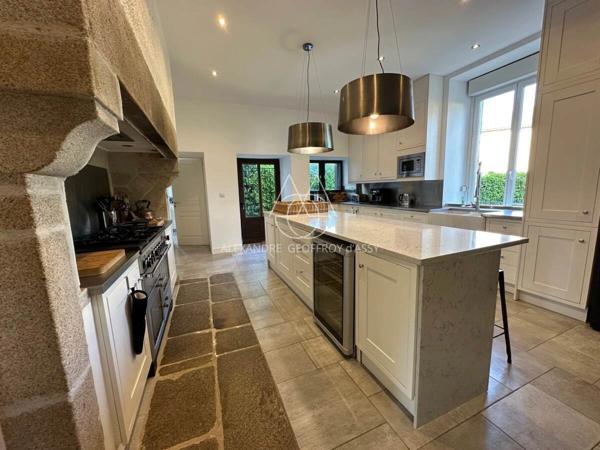 Maison à vendre 11 pièces  a 305 min de Limoges. Venez avec votre brosse à dents...