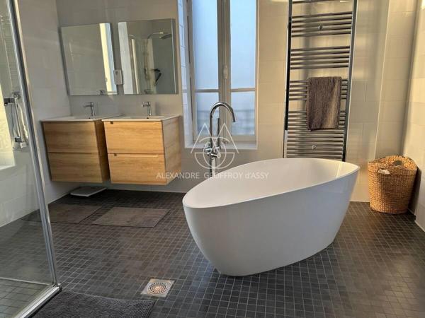 Maison à vendre 11 pièces  a 305 min de Limoges. Venez avec votre brosse à dents...