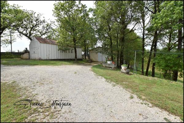 Maison 123 m², 1.4 hectare de terrain, sans voisins, atelier et hangar