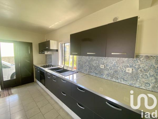 Maison 7 pièces de 202 m² à Saint-Joseph (97480)