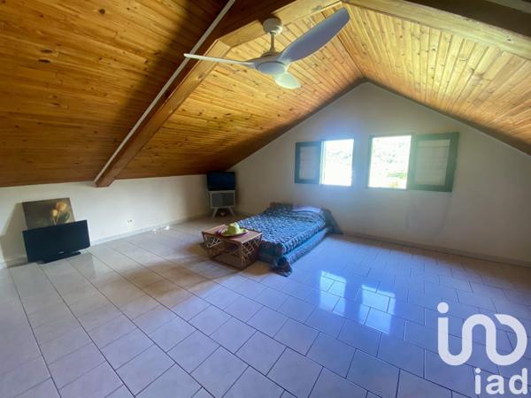 Maison 7 pièces de 202 m² à Saint-Joseph (97480)