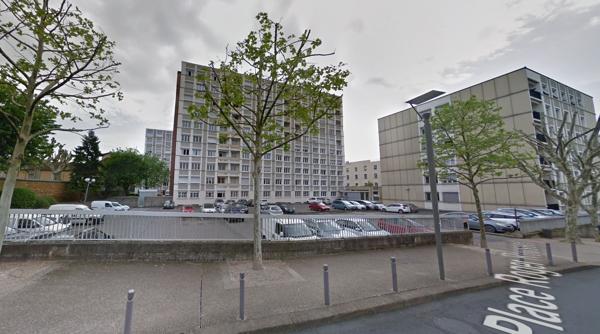 Parking · Location Villefranche Sur Saone (69400) 1m²