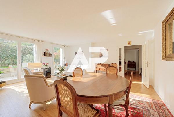 Appartement Rueil Malmaison 6 pièce(s) 131.92 m2 810 000 € ** - Référence 19343