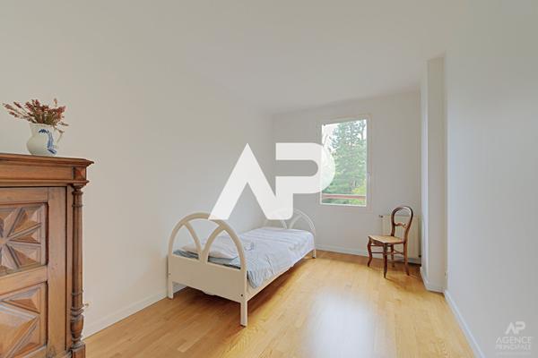Appartement Rueil Malmaison 6 pièce(s) 131.92 m2 810 000 € ** - Référence 19343