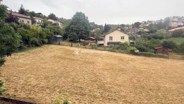 Vente                                                      Terrain
                        
                                         823 m2                     à Millau
