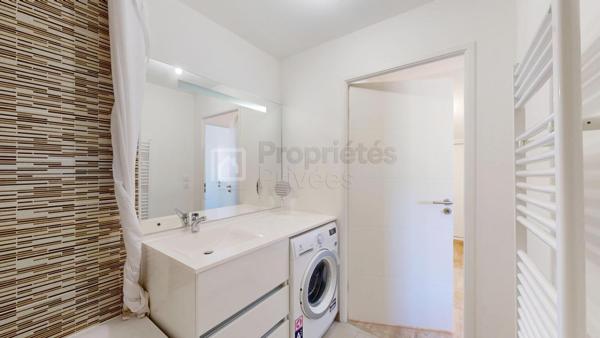 T3 DUPLEX CLIMATISÉ AVEC TERRASSE & 2 STATIONNEMENTS